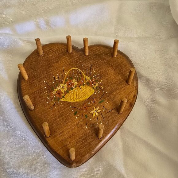 Heart-Shaped Wooden Wall Rack with Floral Design Hand Painted - Picture 5 of 9